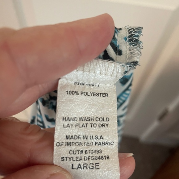 Aztec Print Sleeveless Top - Picture 7 of 7